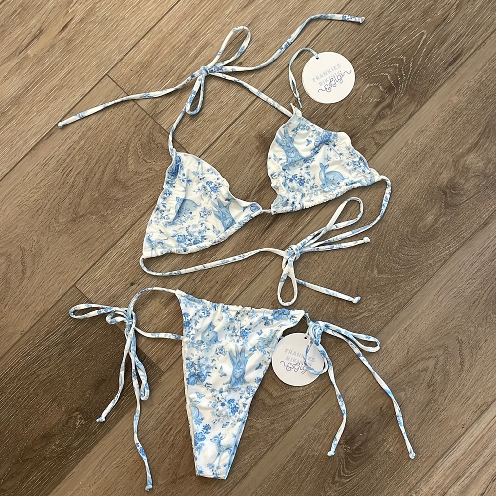 Frankie’s Bikini Tia Ruffle Top & Bottom in Size M